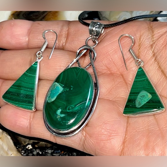 Malachite Pendant & Earrings Set - Picture 3 of 14